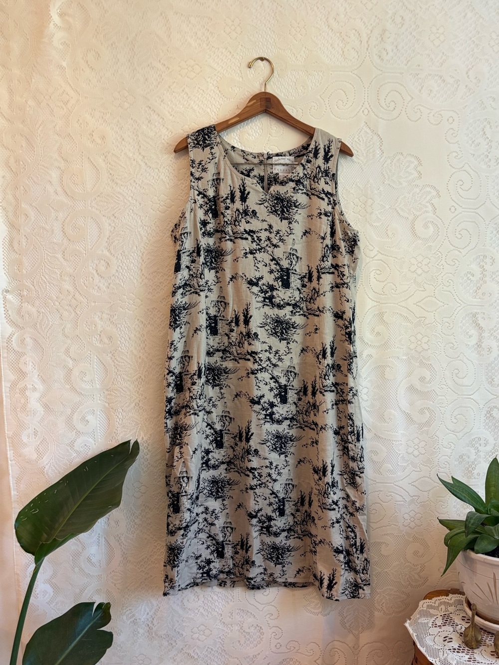 Sleeveless Beige & Black Printed Shift Dress